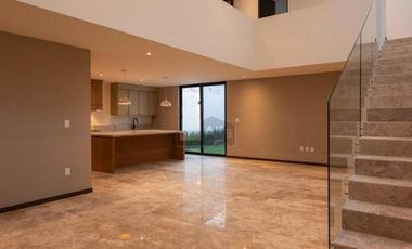 CASA EN VENTA EN PRIVADA CON ACABADOS DE LUJO EN ZONA PONIENTE DE SLP