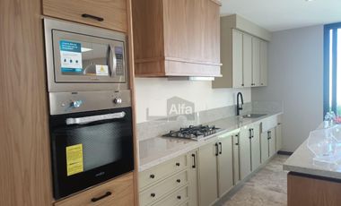 CASA EN VENTA EN PRIVADA CON ACABADOS DE LUJO EN ZONA PONIENTE DE SLP