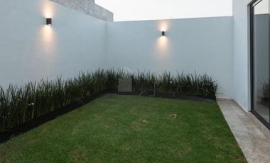 CASA EN VENTA EN PRIVADA CON ACABADOS DE LUJO EN ZONA PONIENTE DE SLP