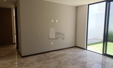 CASA EN VENTA EN PRIVADA CON ACABADOS DE LUJO EN ZONA PONIENTE DE SLP