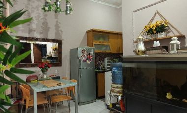 Dijual rumah hoek di cinere dalam cluster, harga 1 milyar an, lingkungan asri bebas banjir lokasi strategis, parkir luas, 1 km dari pintu tol Brigif