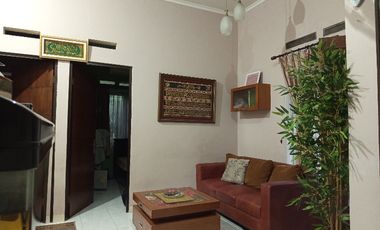 Dijual rumah hoek di cinere dalam cluster, harga 1 milyar an, lingkungan asri bebas banjir lokasi strategis, parkir luas, 1 km dari pintu tol Brigif