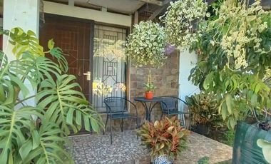 Dijual rumah hoek di cinere dalam cluster, harga 1 milyar an, lingkungan asri bebas banjir lokasi strategis, parkir luas, 1 km dari pintu tol Brigif