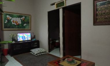 Dijual rumah hoek di cinere dalam cluster, harga 1 milyar an, lingkungan asri bebas banjir lokasi strategis, parkir luas, 1 km dari pintu tol Brigif