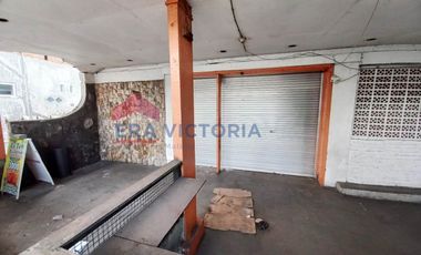 Rumah Bangunan Lama di Poros Jalan Besar Dekat Dengan Tempat Wisata