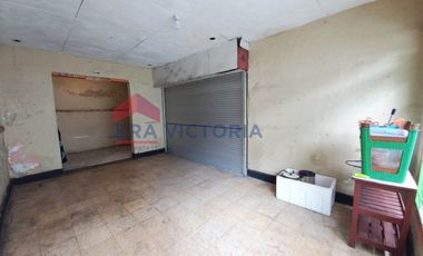 Rumah Bangunan Lama di Poros Jalan Besar Dekat Dengan Tempat Wisata