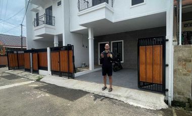 Rumah 2 lantai mewah siap huni 10 menit ke st Bogor
