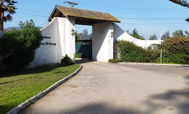 SE VENDE PARCELA CON CASA EN CONDOMINIO