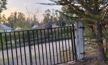 SE VENDE PARCELA CON CASA EN CONDOMINIO