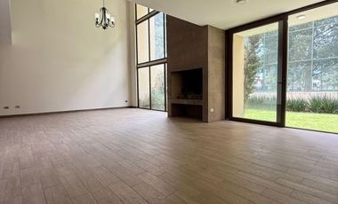 Casa Nueva en venta en San Carlos Metepec Mex  con vista al fairway golf  privada  con vigilancia