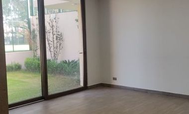 Casa Nueva en venta en San Carlos Metepec Mex  con vista al fairway golf  privada  con vigilancia