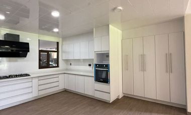 Casa Nueva en venta en San Carlos Metepec Mex  con vista al fairway golf  privada  con vigilancia