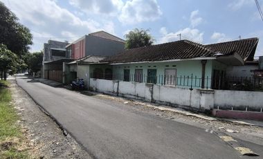 Rumah nyaman huni hitung tanah 50 meter dari jalan raya manahan