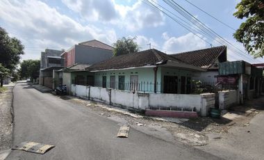 Rumah nyaman huni hitung tanah 50 meter dari jalan raya manahan
