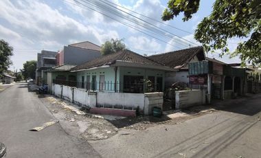 Rumah nyaman huni hitung tanah 50 meter dari jalan raya manahan