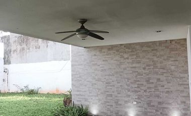 OPORTUNIDAD EN RENTA. Casa en El Country con enorme jardín