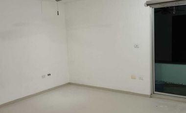 OPORTUNIDAD EN RENTA. Casa en El Country con enorme jardín