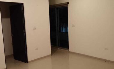 OPORTUNIDAD EN RENTA. Casa en El Country con enorme jardín