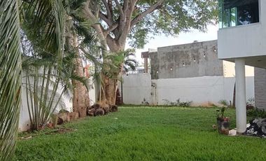 OPORTUNIDAD EN RENTA. Casa en El Country con enorme jardín