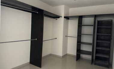 OPORTUNIDAD EN RENTA. Casa en El Country con enorme jardín