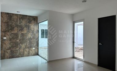 OPORTUNIDAD EN RENTA. Casa en El Country con enorme jardín