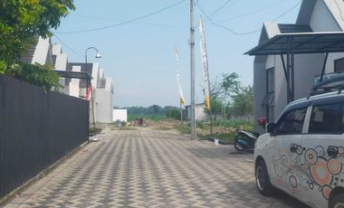 Jual  rumah murah bonus perabotan di dapur kejambon  jombNg