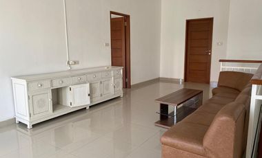 Disewakan Rumah 2 lantai Di Kawasan Elite Renon