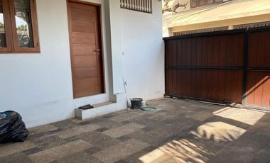 Disewakan Rumah 2 lantai Di Kawasan Elite Renon