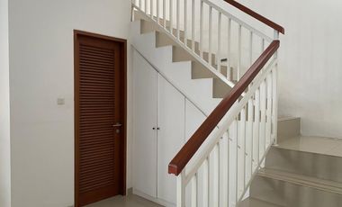 Disewakan Rumah 2 lantai Di Kawasan Elite Renon