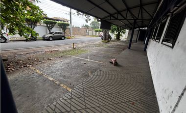 PARQUE LEFEVRE / GALERA CON ANDEN / 1000 M2  / FRENTE A VIA