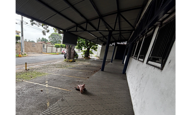 PARQUE LEFEVRE / GALERA CON ANDEN / 1000 M2  / FRENTE A VIA