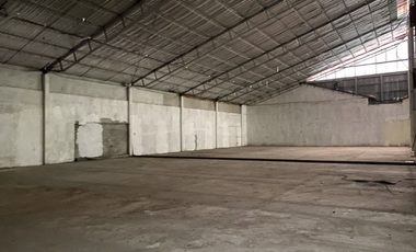 PARQUE LEFEVRE / GALERA CON ANDEN / 1000 M2  / FRENTE A VIA