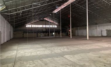 PARQUE LEFEVRE / GALERA CON ANDEN / 1000 M2  / FRENTE A VIA