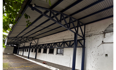 PARQUE LEFEVRE / GALERA CON ANDEN / 1000 M2  / FRENTE A VIA