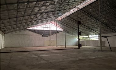 PARQUE LEFEVRE / GALERA CON ANDEN / 1000 M2  / FRENTE A VIA