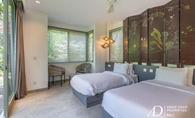 LEASEHOLD SINGLE-LEVEL MODERN CONTEMPORARY IN THE HEART OF UMALAS