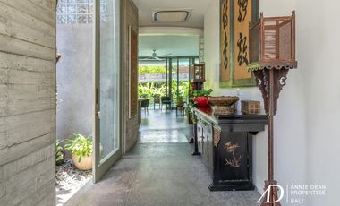 LEASEHOLD SINGLE-LEVEL MODERN CONTEMPORARY IN THE HEART OF UMALAS