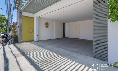 LEASEHOLD SINGLE-LEVEL MODERN CONTEMPORARY IN THE HEART OF UMALAS