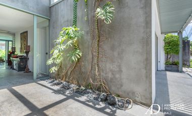 LEASEHOLD SINGLE-LEVEL MODERN CONTEMPORARY IN THE HEART OF UMALAS