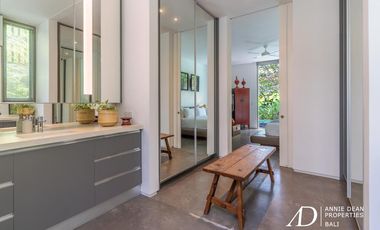 LEASEHOLD SINGLE-LEVEL MODERN CONTEMPORARY IN THE HEART OF UMALAS