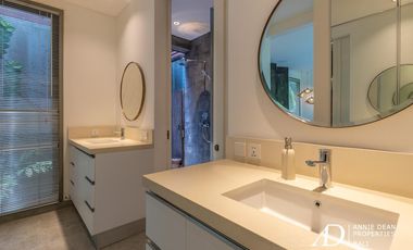 LEASEHOLD SINGLE-LEVEL MODERN CONTEMPORARY IN THE HEART OF UMALAS