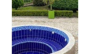 SE VENDE FINCA DE 25.000 METROS CUADRADOS A BORDE DE CARRETERA