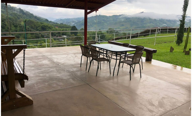 SE VENDE FINCA DE 25.000 METROS CUADRADOS A BORDE DE CARRETERA