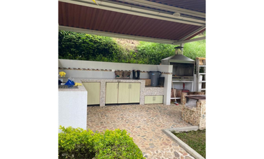 SE VENDE FINCA DE 25.000 METROS CUADRADOS A BORDE DE CARRETERA