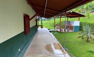 SE VENDE FINCA DE 25.000 METROS CUADRADOS A BORDE DE CARRETERA