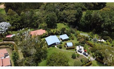 Finca en unidad cerrada en el Canadá sector aguas claras