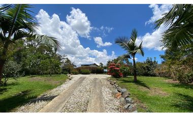 Finca en unidad cerrada en el Canadá sector aguas claras
