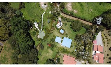 Finca en unidad cerrada en el Canadá sector aguas claras