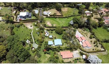 Finca en unidad cerrada en el Canadá sector aguas claras