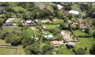 Finca en unidad cerrada en el Canadá sector aguas claras